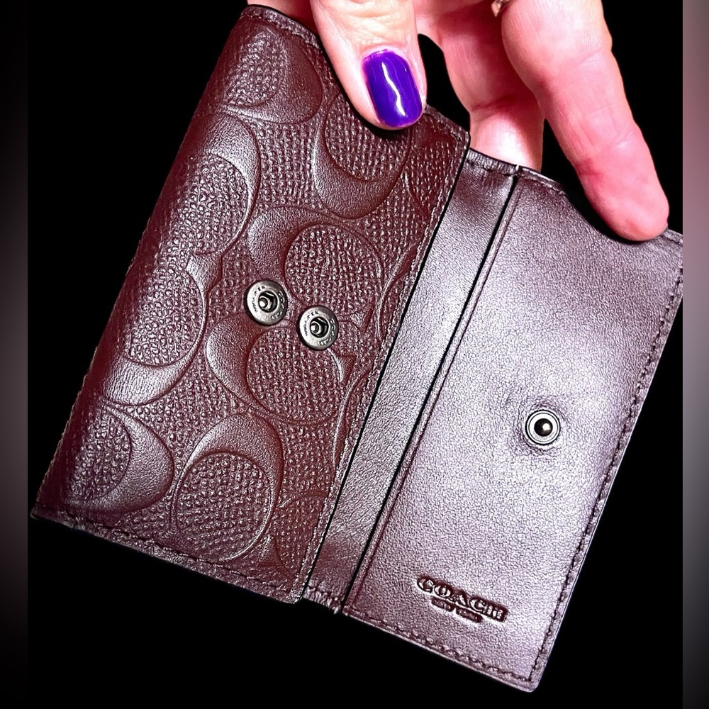 Unisex Coach NWOT Brown Leather Embossed Logo (multi) Key Holder Trifold Case - Picture 3 of 12